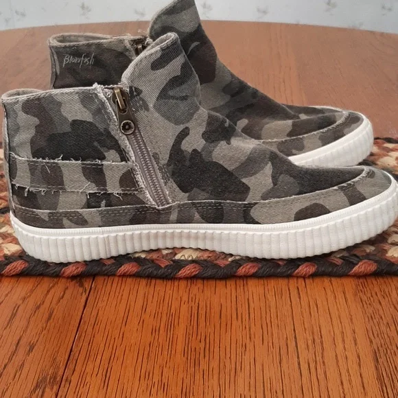 Blowfish Malibu CUDDLEFISH Mid Top Sneakers - Picture 5 of 12